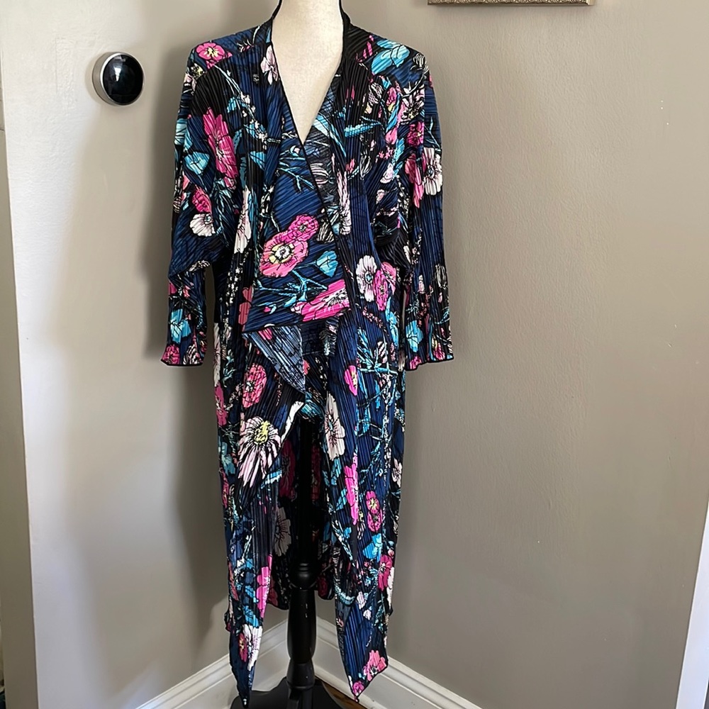LuLaRoe floral cover up beach cover robe like new - Picture 1 of 9